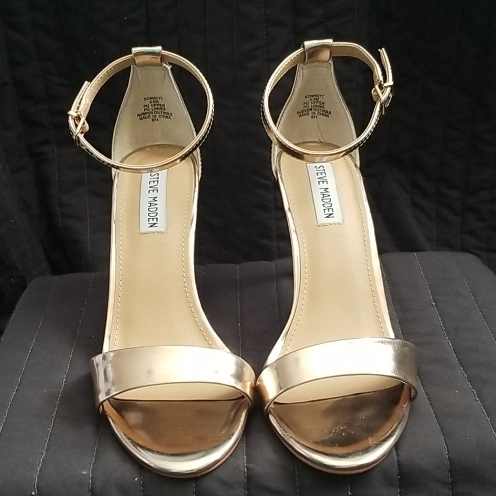 Steve Madden Sandal in Rose Gold